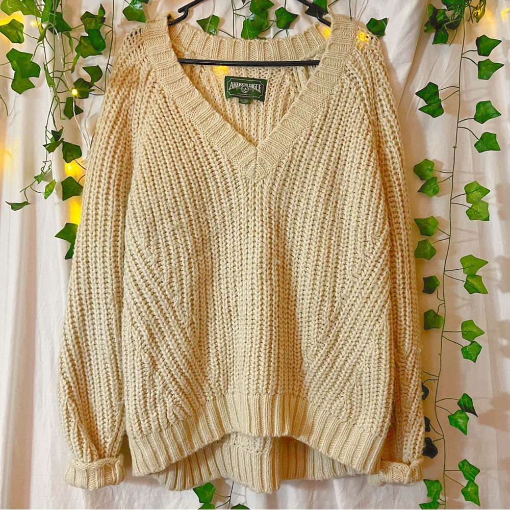 AMERICAN EAGLE - XL | Adorable Cream Knit V-Necked Women’s Long Sleeve Sweater